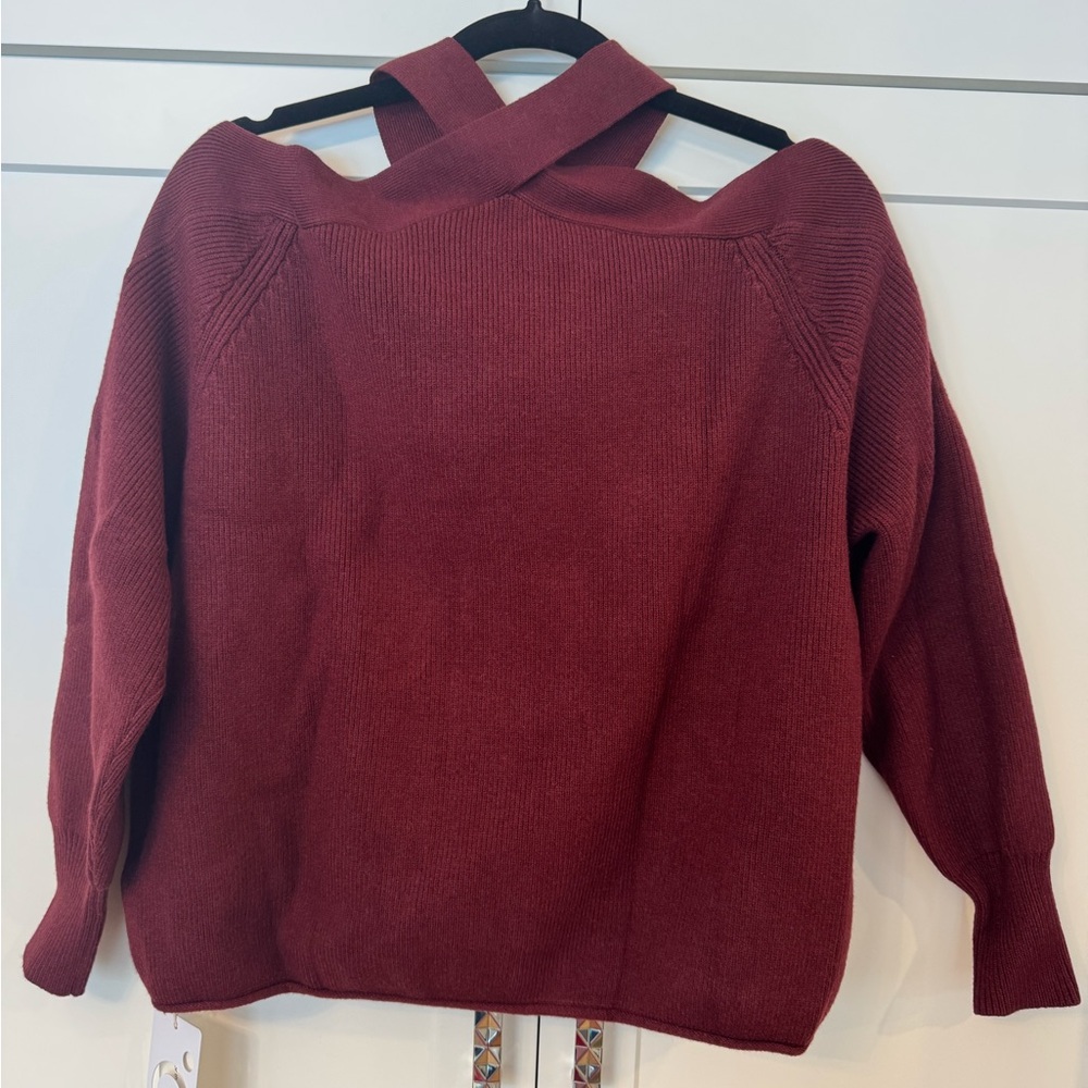Commense NWT Cross-Over Collar Cold-Shoulder Sweater. Size XS.